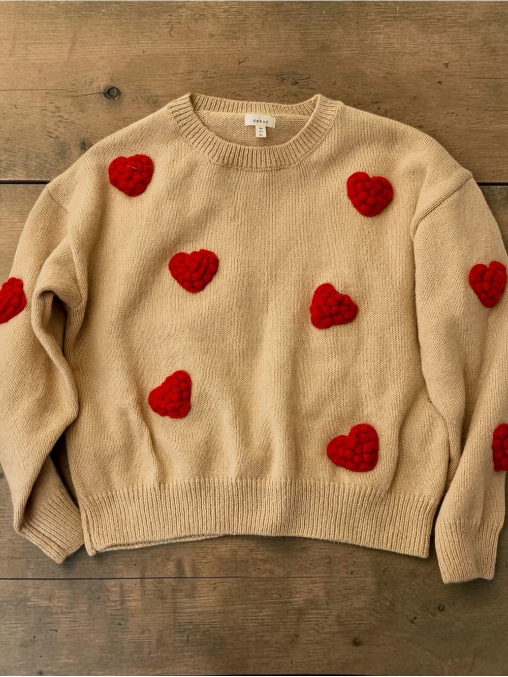 DEBUT CREW NECK NOVELTY 3D HEART APPLIQUÉ SWEATER SIZE M/L